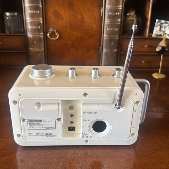 Teac R1 AM/FM Retro Radio - Picture 2 of 8